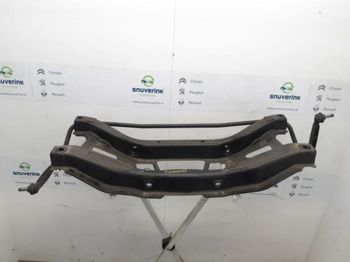 Subframe van een Fiat 500X (334) 1.4 Multi Air 16V 2015