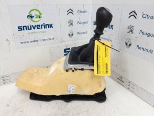 Gebruikte Versnellingspook Renault Megane III Grandtour (KZ) 1.5 dCi 110 Prijs € 39,99 Margeregeling aangeboden door Snuverink Autodemontage