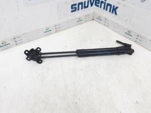 Gebruikte Set Gasdempers Achterklep BMW 1 serie (E87/87N) 118d 16V Prijs € 40,00 Margeregeling aangeboden door Snuverink Autodemontage