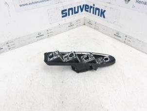 Gebruikte Fitting Achterlicht links Renault Scénic II (JM) 1.6 16V Prijs € 23,00 Margeregeling aangeboden door Snuverink Autodemontage