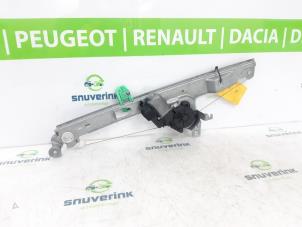 Gebruikte Ruitmechaniek 4Deurs links-voor Renault Scénic II (JM) 2.0 16V Prijs € 45,00 Margeregeling aangeboden door Snuverink Autodemontage