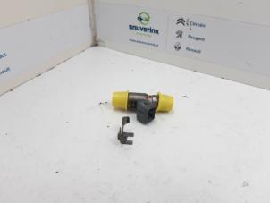Gebruikte Injector (benzine injectie) Renault Twingo (C06) 1.2 16V Prijs € 25,00 Margeregeling aangeboden door Snuverink Autodemontage