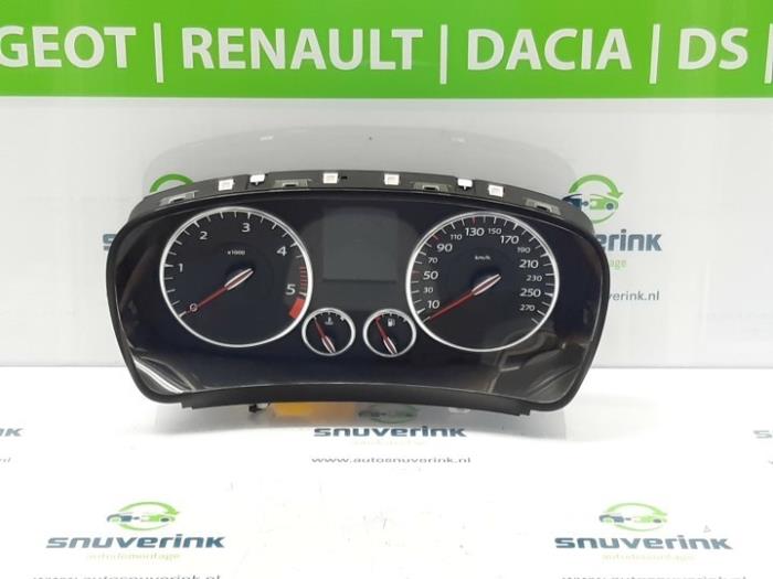 Cockpit van een Renault Laguna III Estate (KT) 2.0 dCi 16V FAP GT 2008