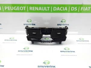Gebruikte Luchtrooster Dashboard Renault Laguna III Estate (KT) 2.0 dCi 16V FAP GT Prijs € 48,40 Inclusief btw aangeboden door Snuverink Autodemontage