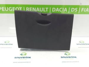Gebruikte Handschoenenkastje Renault Espace (JK) 2.2 dCi 150 16V Grand Espace Prijs € 50,00 Margeregeling aangeboden door Snuverink Autodemontage