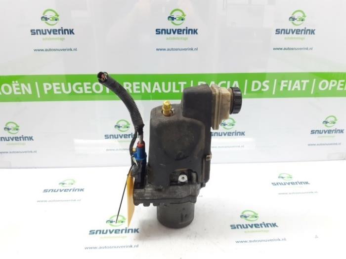 Gebruikte Servopomp Renault Laguna III Estate (KT) 2.0 16V Prijs € 157,50 Margeregeling aangeboden door Snuverink Autodemontage