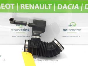 Gebruikte Luchtinlaat slang Renault Laguna III Estate (KT) 2.0 16V Prijs € 65,00 Margeregeling aangeboden door Snuverink Autodemontage