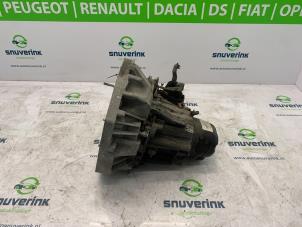 Gebruikte Versnellingsbak Renault Clio III (BR/CR) 1.5 dCi FAP Prijs € 199,98 Margeregeling aangeboden door Snuverink Autodemontage