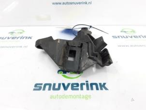 Gebruikte Steun (diversen) Peugeot 208 I (CA/CC/CK/CL) 1.2 Vti 12V PureTech 82 Prijs € 14,98 Margeregeling aangeboden door Snuverink Autodemontage