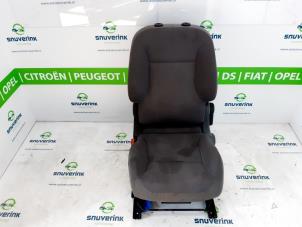 Gebruikte Voorstoel links Peugeot Partner (GC/GF/GG/GJ/GK) 1.6 HDI 75 Prijs € 151,25 Inclusief btw aangeboden door Snuverink Autodemontage
