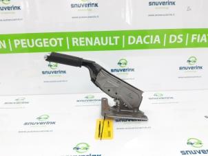 Gebruikte Handremhendel Renault Megane III Berline (BZ) 1.5 dCi 110 Prijs € 35,00 Margeregeling aangeboden door Snuverink Autodemontage
