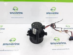 Gebruikte Kachel Ventilatiemotor Peugeot 307 (3A/C/D) 1.6 16V Prijs € 25,33 Margeregeling aangeboden door Snuverink Autodemontage