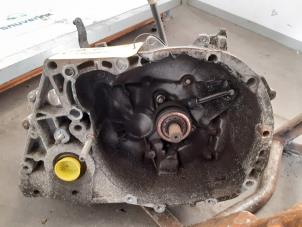 Gebruikte Versnellingsbak Renault Megane II (BM/CM) 1.4 16V 98 Prijs € 99,98 Margeregeling aangeboden door Snuverink Autodemontage