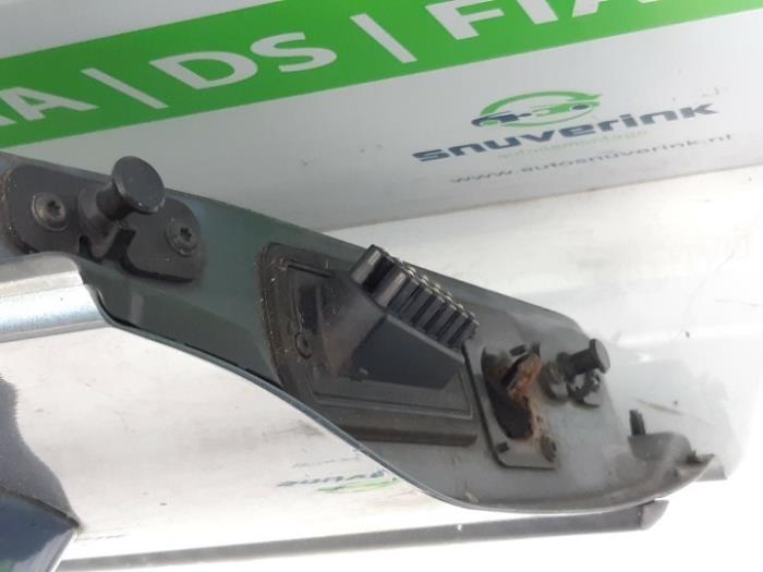 Schuifdeur rechts van een Peugeot 1007 (KM) 1.4 2006