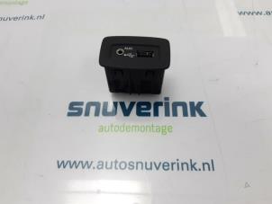 Gebruikte AUX/USB aansluiting Nissan Primastar 2.0 dCi 90 Prijs € 25,00 Margeregeling aangeboden door Snuverink Autodemontage