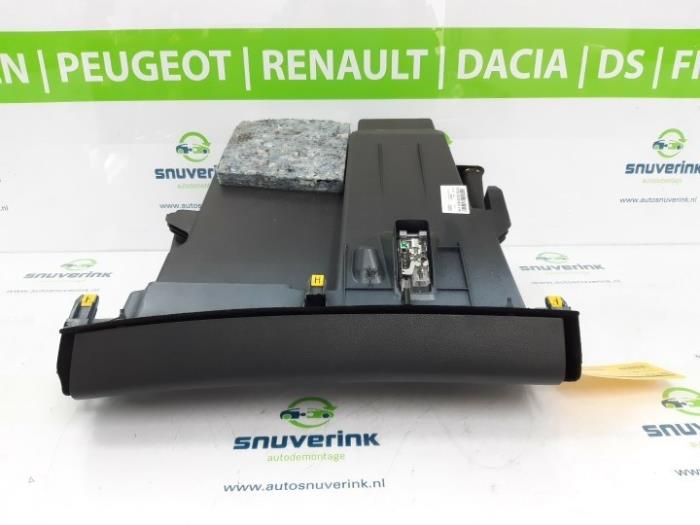 Dashboardkastje van een Renault Megane IV (RFBB) 1.5 Energy dCi 110 2017