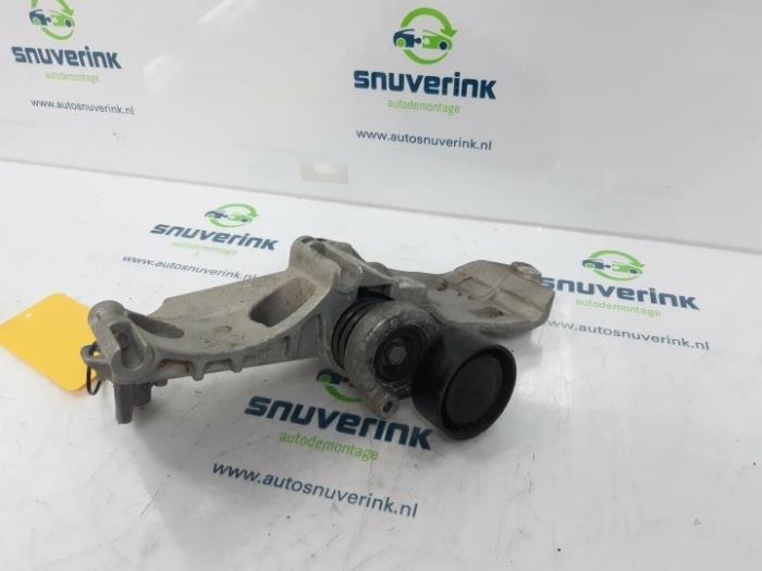 Gebruikte Dynamosteun boven Renault Captur I (2R) 1.5 Energy dCi 90 FAP Prijs € 32,00 Margeregeling aangeboden door Snuverink Autodemontage