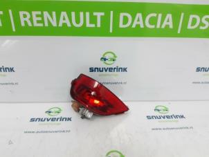 Gebruikte Mistachterlicht Renault Captur (2R) 1.5 Energy dCi 90 FAP Prijs € 35,00 Margeregeling aangeboden door Snuverink Autodemontage