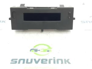 Gebruikte Display Interieur Renault Clio III (BR/CR) 1.4 16V Prijs € 10,33 Margeregeling aangeboden door Snuverink Autodemontage