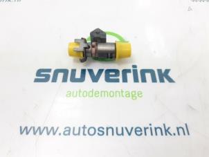 Gebruikte Injector (benzine injectie) Renault Twingo (C06) 1.2 16V Prijs € 25,00 Margeregeling aangeboden door Snuverink Autodemontage