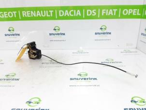 Gebruikte Deurslot Mechaniek 4Deurs rechts-achter Renault Scénic I (JA) 1.6 16V Prijs € 25,00 Margeregeling aangeboden door Snuverink Autodemontage