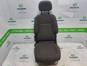 Gebruikte Voorstoel rechts Peugeot Partner Tepee (7A/B/C/D/E/F/G/J/P/S) 1.6 VTI 120 16V Prijs € 135,00 Margeregeling aangeboden door Snuverink Autodemontage