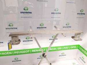 Gebruikte Bumperbalk achter Peugeot RCZ (4J) 1.6 16V THP Prijs € 75,00 Margeregeling aangeboden door Snuverink Autodemontage