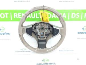 Gebruikte Stuurwiel Renault Koleos I 2.5 16V 4x4 Prijs € 65,00 Margeregeling aangeboden door Snuverink Autodemontage