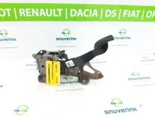 Gebruikte Rempedaal Renault Koleos I 2.5 16V 4x4 Prijs € 25,00 Margeregeling aangeboden door Snuverink Autodemontage