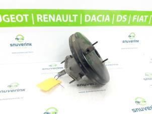 Gebruikte Rembekrachtiger Renault Koleos I 2.5 16V 4x4 Prijs € 75,00 Margeregeling aangeboden door Snuverink Autodemontage
