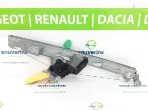 Gebruikte Ruitmechaniek 4Deurs rechts-voor Renault Scénic II (JM) 1.6 16V Prijs € 42,00 Margeregeling aangeboden door Snuverink Autodemontage