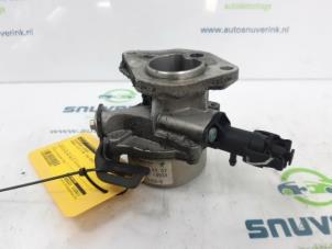 Gebruikte Vacuumpomp Rembekrachtiging Renault Clio III (BR/CR) 1.5 dCi FAP Prijs € 25,00 Margeregeling aangeboden door Snuverink Autodemontage