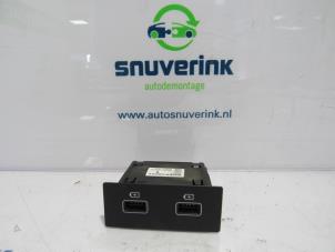 Gebruikte AUX/USB aansluiting Renault Zoé (AG) R135 Prijs € 48,40 Inclusief btw aangeboden door Snuverink Autodemontage