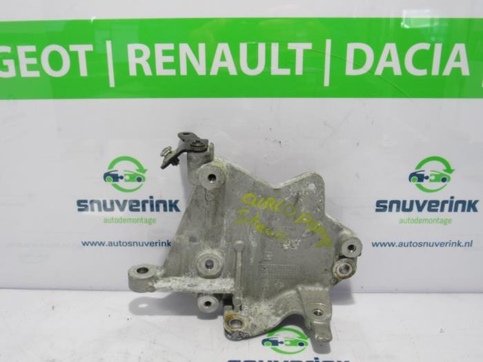 Gebruikte Dynamosteun boven Renault Zoé (AG) R135 Prijs € 38,72 Inclusief btw aangeboden door Snuverink Autodemontage