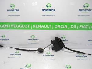 Gebruikte Slotmechaniek Portier 4Deurs rechts-achter Renault Zoé (AG) R135 Prijs € 60,50 Inclusief btw aangeboden door Snuverink Autodemontage