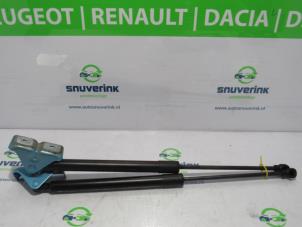 Gebruikte Set Gasdempers Achterklep Renault Zoé (AG) R135 Prijs € 60,50 Inclusief btw aangeboden door Snuverink Autodemontage