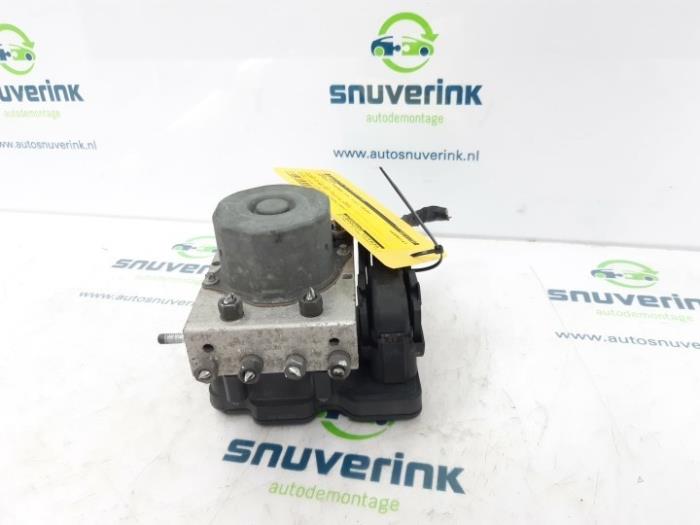 Gebruikte ABS Pomp Renault Twingo III (AH) 1.0 SCe 70 12V Prijs € 103,49 Margeregeling aangeboden door Snuverink Autodemontage