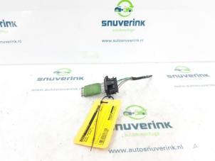 Gebruikte Kachel Weerstand Renault Twingo III (AH) 1.0 SCe 70 12V Prijs € 30,00 Margeregeling aangeboden door Snuverink Autodemontage