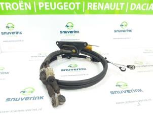 Gebruikte Schakelkabel Versnellingsbak Renault Twingo III (AH) 1.0 SCe 70 12V Prijs € 50,00 Margeregeling aangeboden door Snuverink Autodemontage