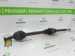 Gebruikte Aandrijfas rechts-voor Peugeot 407 SW (6E) 2.0 16V Prijs € 40,00 Margeregeling aangeboden door Snuverink Autodemontage