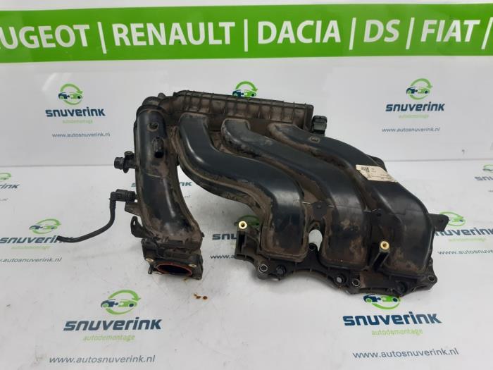 Gebruikte Spruitstuk Inlaat Renault Twingo III (AH) 1.0 SCe 70 12V Prijs € 30,59 Margeregeling aangeboden door Snuverink Autodemontage