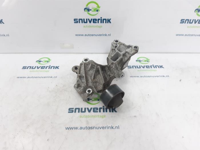 Gebruikte Dynamosteun boven Renault Twingo III (AH) 1.0 SCe 70 12V Prijs € 10,33 Margeregeling aangeboden door Snuverink Autodemontage
