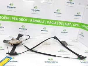 Gebruikte Raammechaniek 2Deurs links-voor Peugeot 206 CC (2D) 1.6 16V Prijs € 60,00 Margeregeling aangeboden door Snuverink Autodemontage