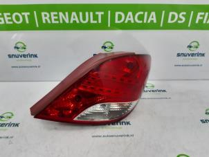 Gebruikte Achterlicht rechts Peugeot 207/207+ (WA/WC/WM) 1.4 16V VTi Prijs € 60,00 Margeregeling aangeboden door Snuverink Autodemontage