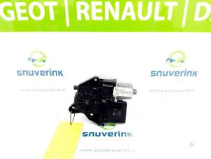 Gebruikte Portierruitmotor Renault Scénic III (JZ) 1.6 16V Prijs € 27,00 Margeregeling aangeboden door Snuverink Autodemontage