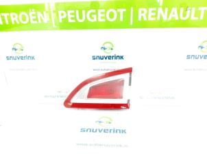Gebruikte Achterlicht rechts Renault Scénic III (JZ) 1.6 16V Prijs € 29,00 Margeregeling aangeboden door Snuverink Autodemontage