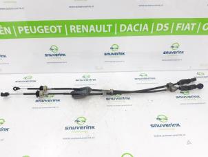 Gebruikte Schakelkabel Versnellingsbak Peugeot 108 1.0 12V Prijs € 45,00 Margeregeling aangeboden door Snuverink Autodemontage
