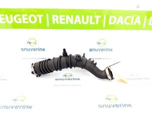 Gebruikte Luchtinlaat slang Renault Modus/Grand Modus (JP) 1.2 16V TCE 100 Prijs € 30,00 Margeregeling aangeboden door Snuverink Autodemontage