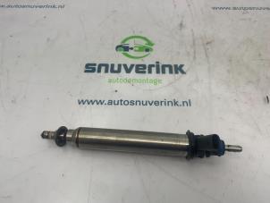 Gebruikte Injector (benzine injectie) Mercedes C (W205) C-180 1.6 16V Prijs € 34,99 Margeregeling aangeboden door Snuverink Autodemontage