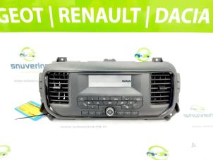 Gebruikte Radiobedienings paneel Peugeot Expert (VA/VB/VE/VF/VY) 1.6 Blue HDi 95 16V Prijs € 60,50 Inclusief btw aangeboden door Snuverink Autodemontage